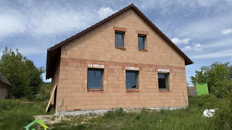 Prodej stavebního pozemku (615m2) a rodinného domu (144m2),