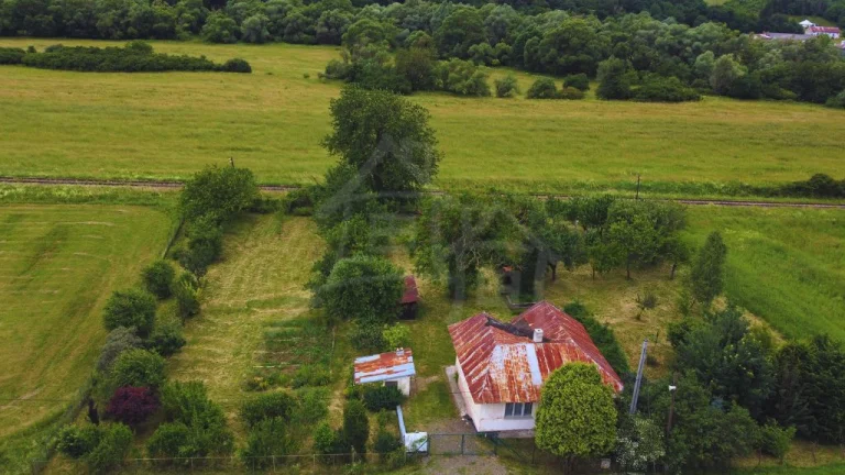 Predaj pozemku s pôvodným domčekom v blízkosti Medzilabori