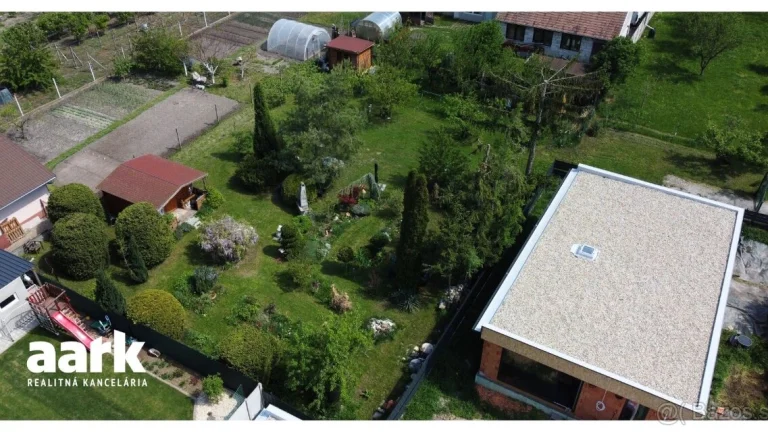 AARK: Stavebný pozemok - 905 m², Záhradná, BRESTOVANY