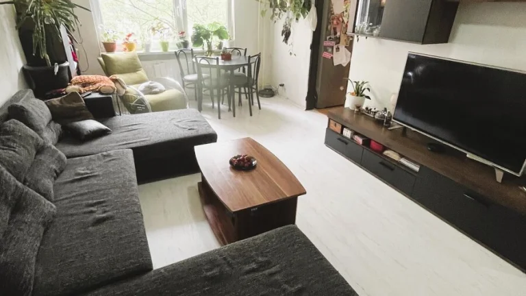 Veľký 3 izbový byt (85 m2) ul. P.O.Hviezdoslava, Levice