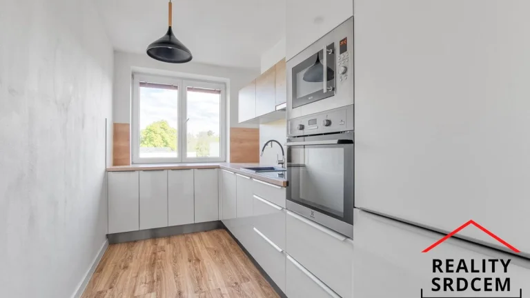 Pronájem zrekonstruovaného bytu 3+1 s lodžií, 73 m2, ul. Jiř