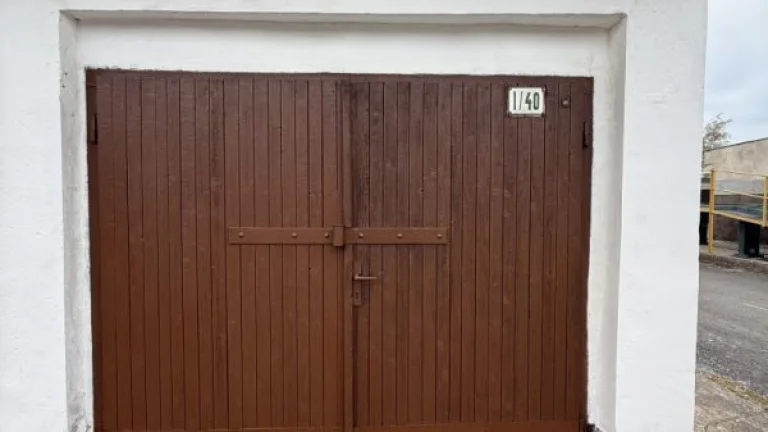 Zděná garáž 19 m² v Litvínově – suchá,...