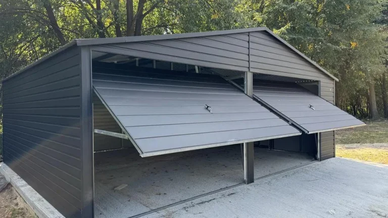 Moderní plechová antracitová garáž 7x6