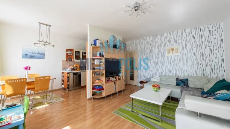 Prodej světlého bytu 3+1 s lodžií – 81 m², Praha – Horní Měc