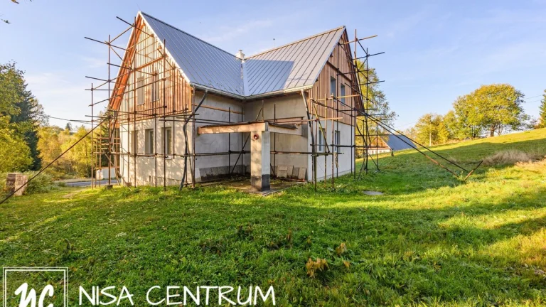 Prodej rodinného domu, 255 m2, pozemek 7442 m2 v horské obci