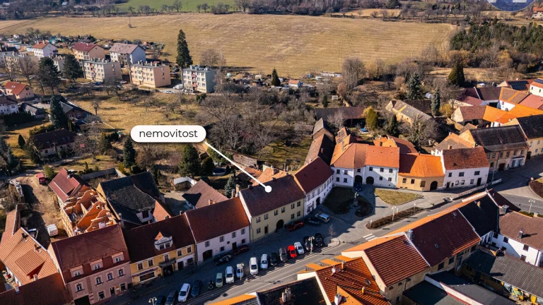 Prodej vícegeneračního domu na náměstí, Husinec