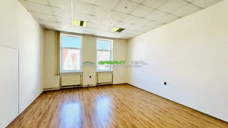 Prenájom kancelária 30 m2, Prešov, Františkánske námestie