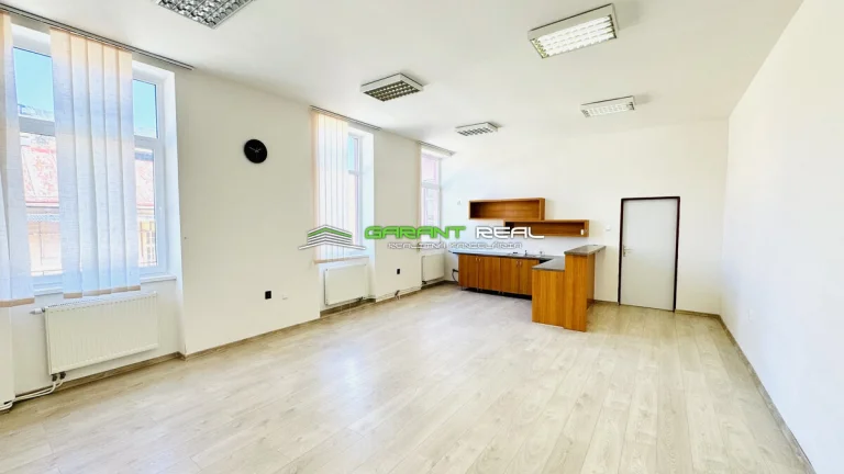 Prenájom kancelária 40 m2, Prešov, Františkánske námestie