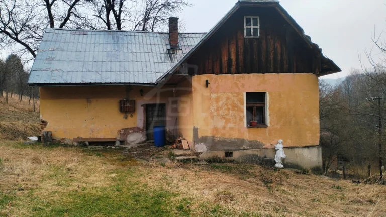 Chalupa s väčším pozemkom na lazoch Lysá pod Makytou na pr