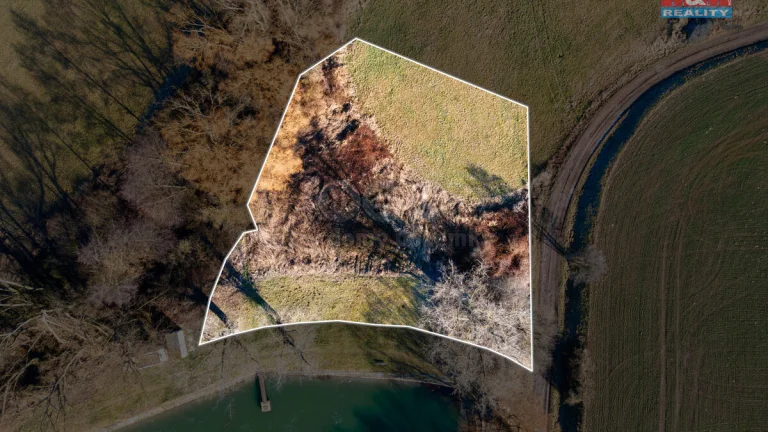 Prodej pozemku, 1679 m², Podluhy