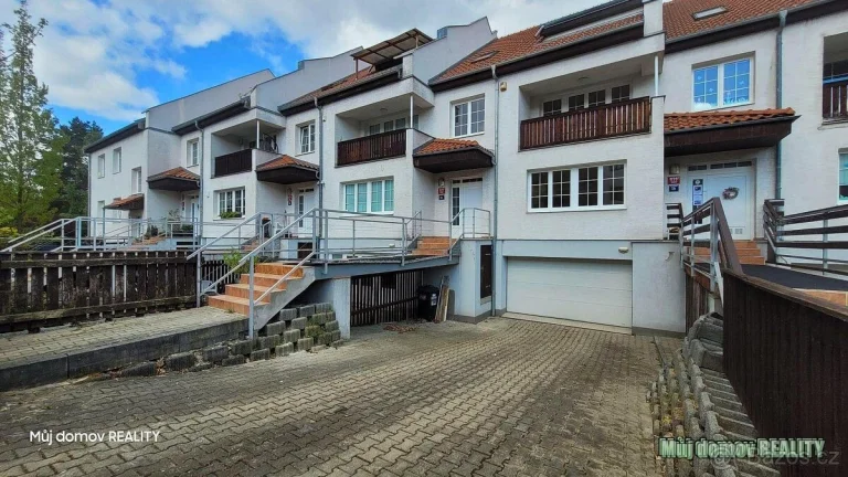 Dům na prodej 8+1, 354m2, 3x balkon, terasa a zahrada 200m2.