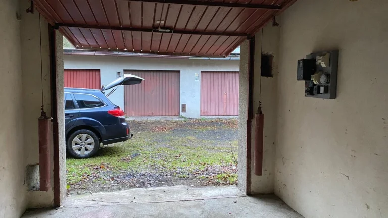 pronajmu garáž v Semilech