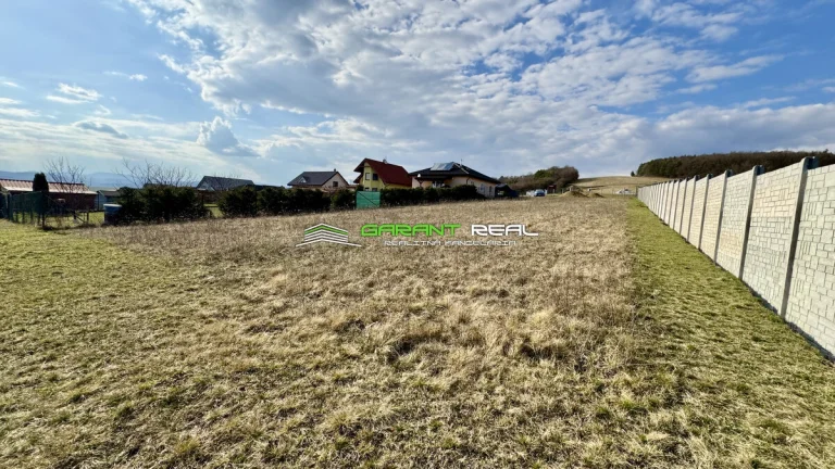 Predaj stavebný pozemok 1425 m2/ 2 pozemky po 650 m2, Svinia