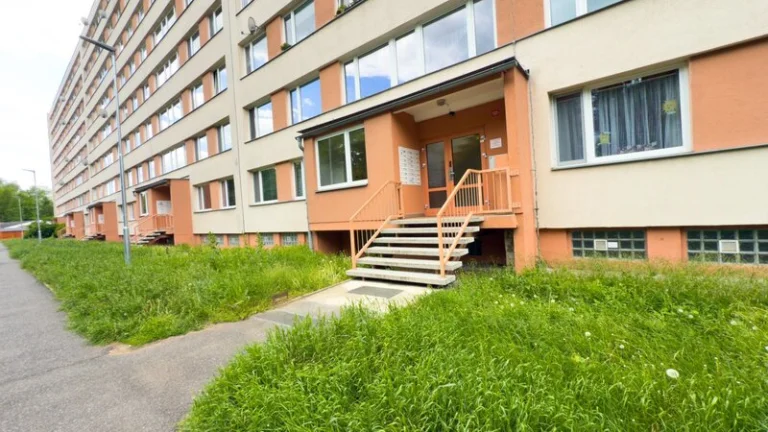 Pronájem bytu 2+kk s komorou + sklep 3.5 m2, 42 m² – Trnovan