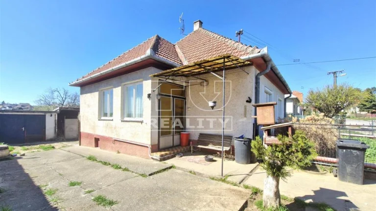 Na predaj čiastočne zrekonštruovaný 4 izbový rodinný dom...