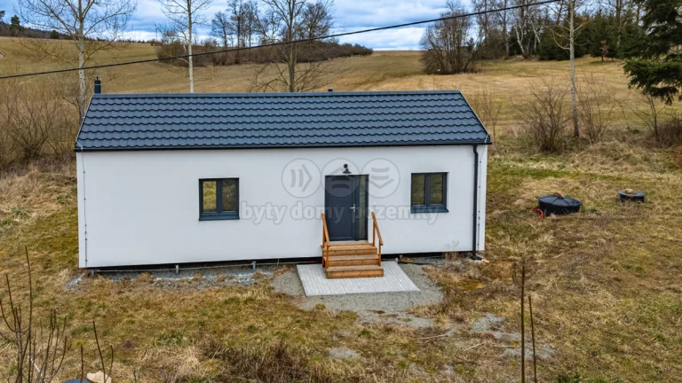 Prodej dřevostavby 40m2 a pozemku k bydlení 896m², Horoušany