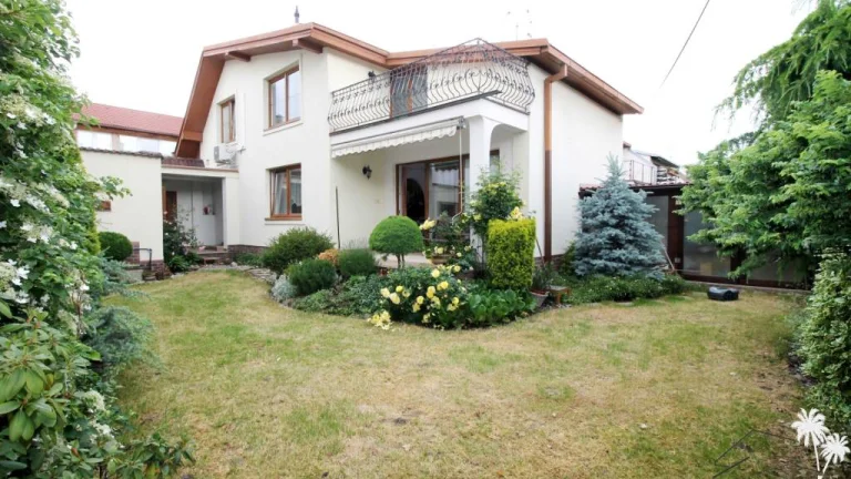 NEW LIVING - exkluzívne 5 izbový rodinný dom s garážou v Pi