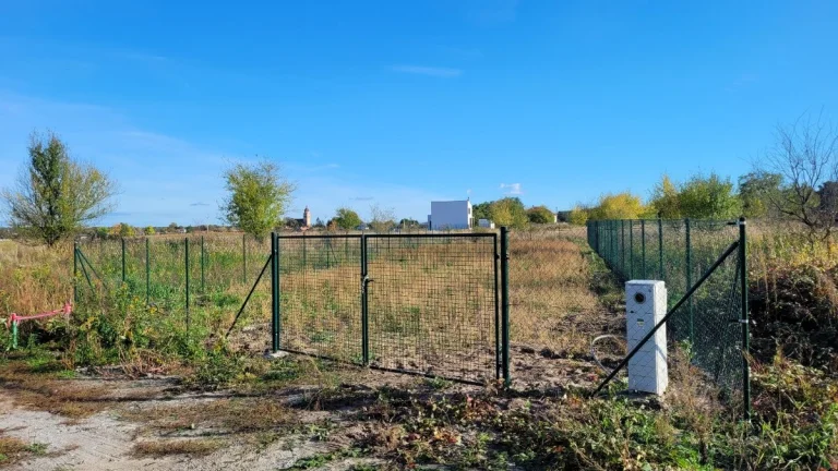 Pozemok na tichom mieste. Borský Svätý Jur