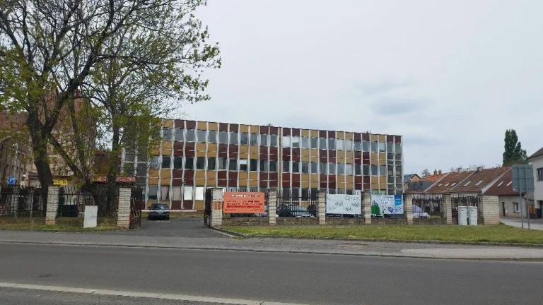 Pronájem parkovacích stání - Pardubice, Mezi Mosty
