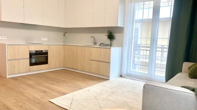 NA PREDAJ 1 IZBOVÝ BYT S BALKÓNOM V KOMÁRNE