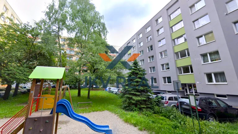 Predám 2i byt s balkónom za DZJ, ul. Grešová, PO
