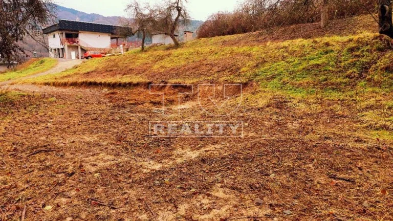 Krásny, slnečný, stavebný pozemok 2000m2 na periférii...