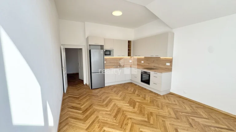 Pronájem bytu 3+kk, 82 m2, po kompletní rekonstrukci, nezaří