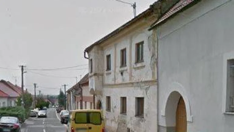 Priestranný byt v historickej budove v obci Svätý Jur