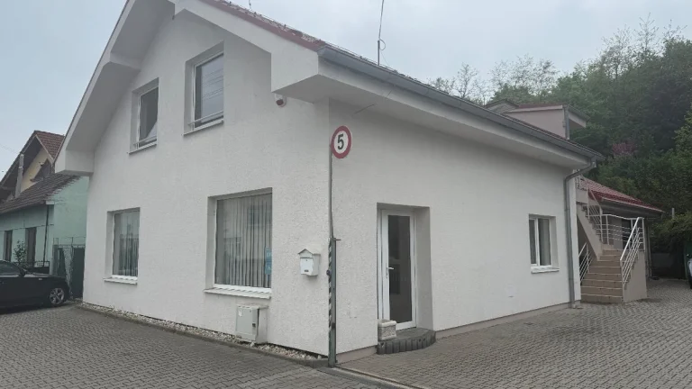Obchodný priestor , kancelária, služby....