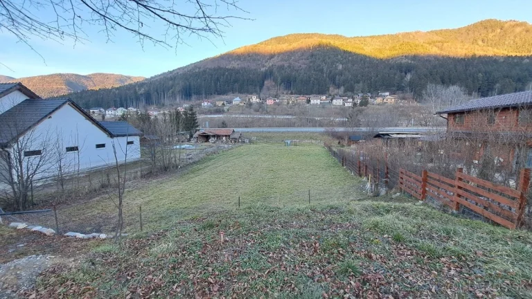 Pozemok na výstavbu 947m2, Ružomberok - Černová