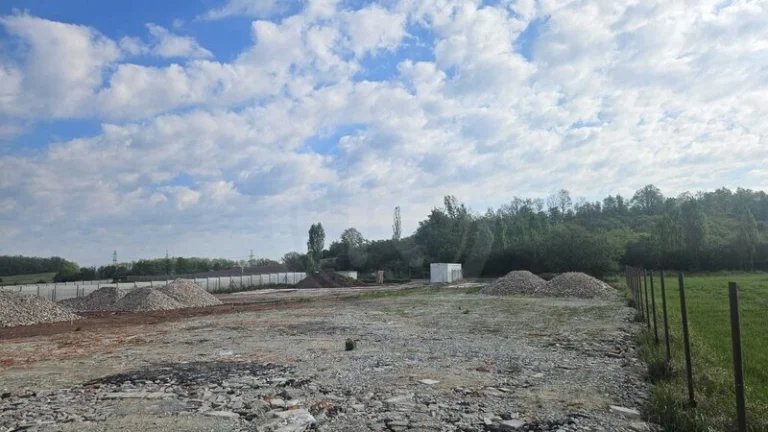 PRODEJ POZEMKU SE STAVEBNÍM POVOLENÍM HALY, Č. BUDĚJOVICE