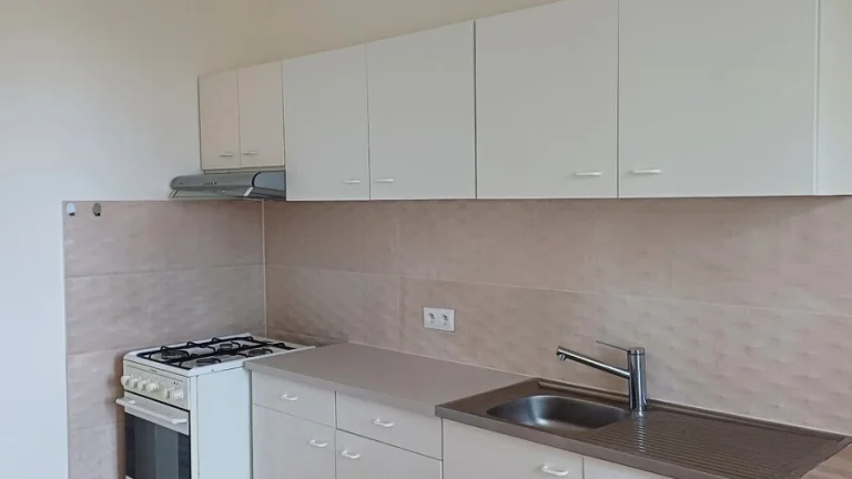 PRENÁJOM - 3 izbový nezariadený byt na sídlisku Západ v Popr