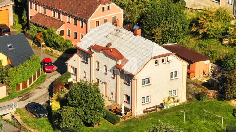 Pronájem bytu 5kk-100m2 v rodinném domě se zahradou 2173m2