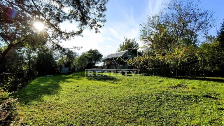 VÝHRADNE Pozemok s chatkou, Prešov, časť Kalvária, 950 m2