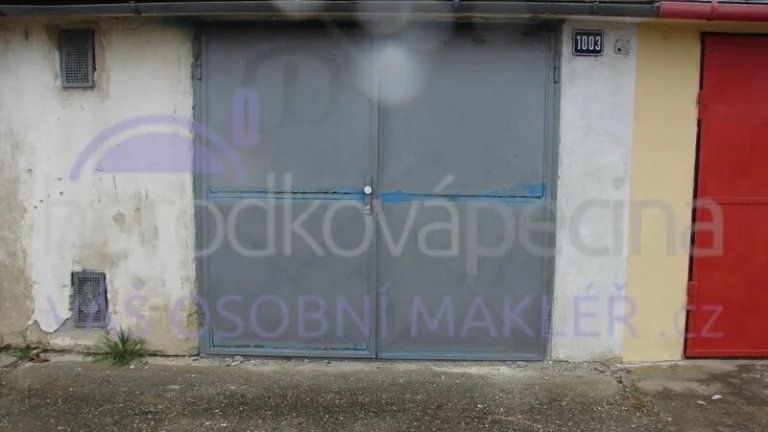 Pronájem prostorné řadové garáže 24 m2 s montážní jámou a el