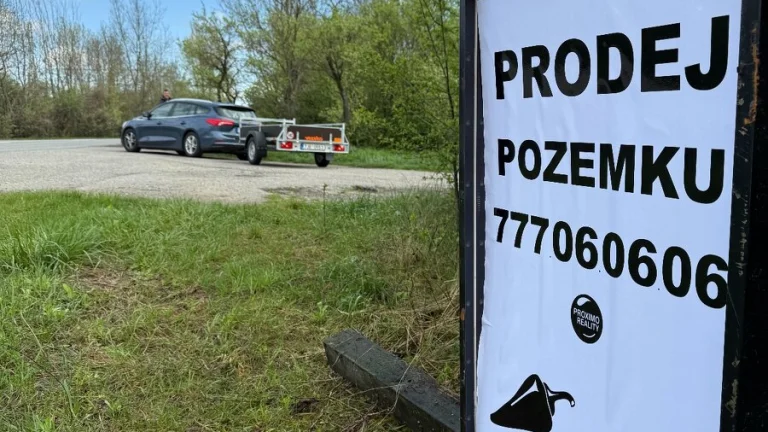 POZEMEK PRO SEZÓNNÍ PRODEJNÍ KIOSEK Staré Město-Uh.Hradiště