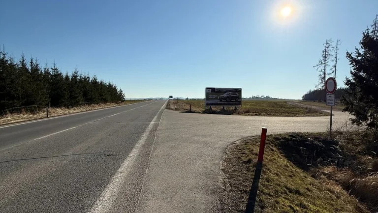 PARKOVIŠTĚproKARAVANING 300metrů od D1 EXIT119 VelkýBeranov