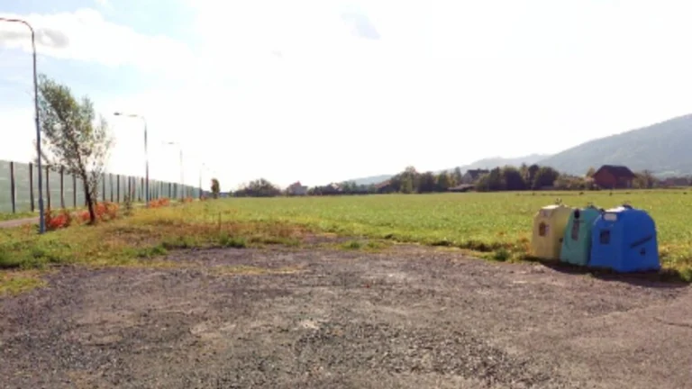 AUTOKEMP-STANOVIŠTĚ pro KARAVANING,Třinec-Nebory730m2