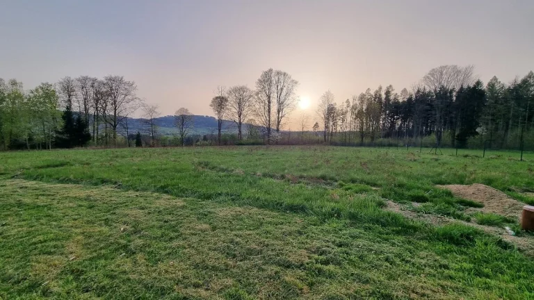 Prodej krásného stavebního pozemku 6652 m² – Nemojov