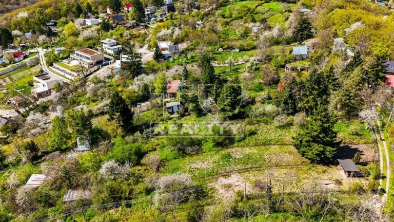 Záhrada s potenciálom na výstavbu chaty, Bratislava Rača...