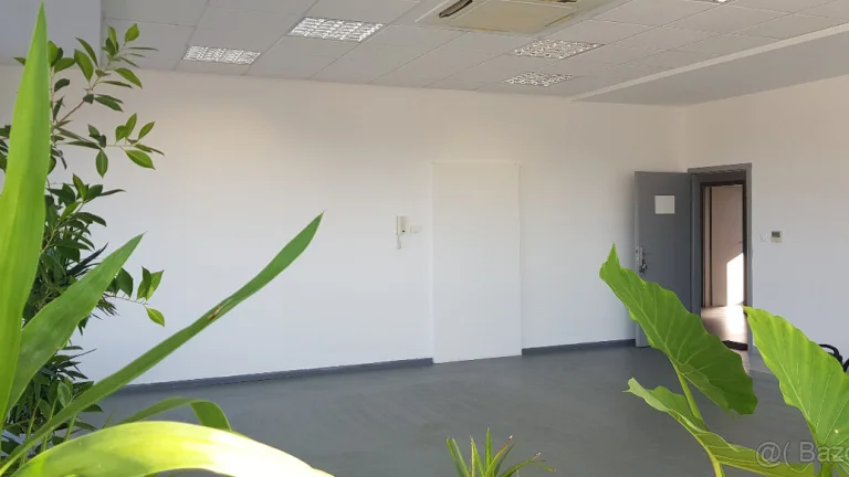 Prenajmem 60m2 kancelárske priestory pri R1 v Nitre.