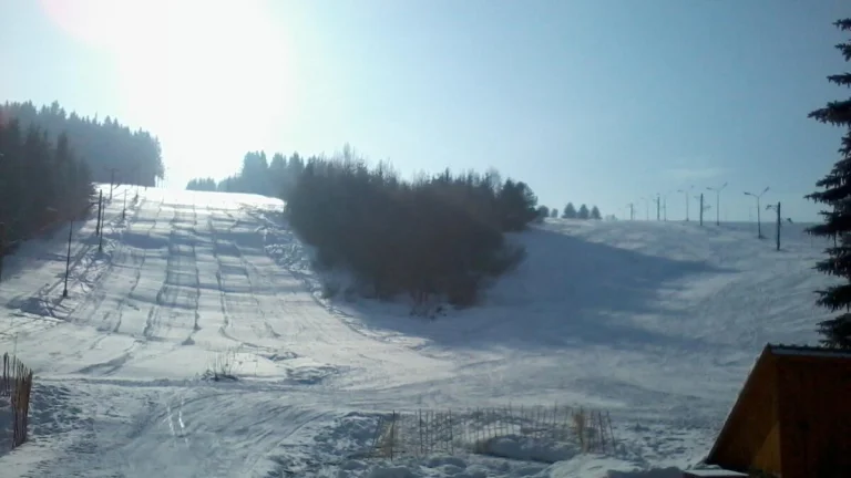 Lyžiarské vleky, Garáže, pozemky a iné vybavenie