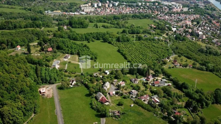 Prodej pozemku určeného k výstavbě RD včetně podílu na příje