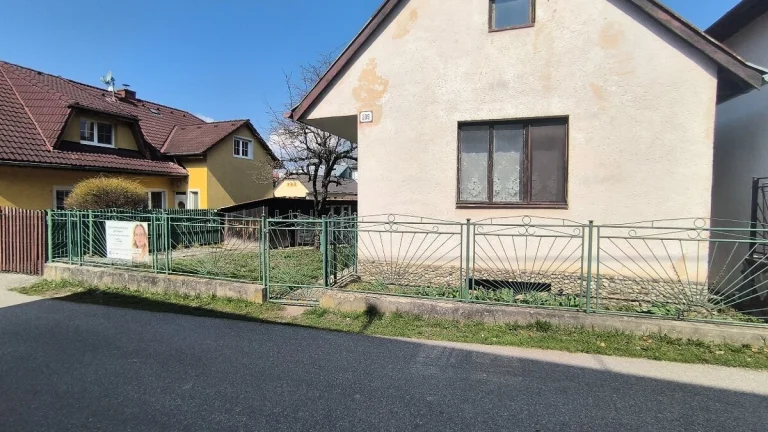 Rodinný dom / Kúzlo pokojného domova v srdci Soblahova.