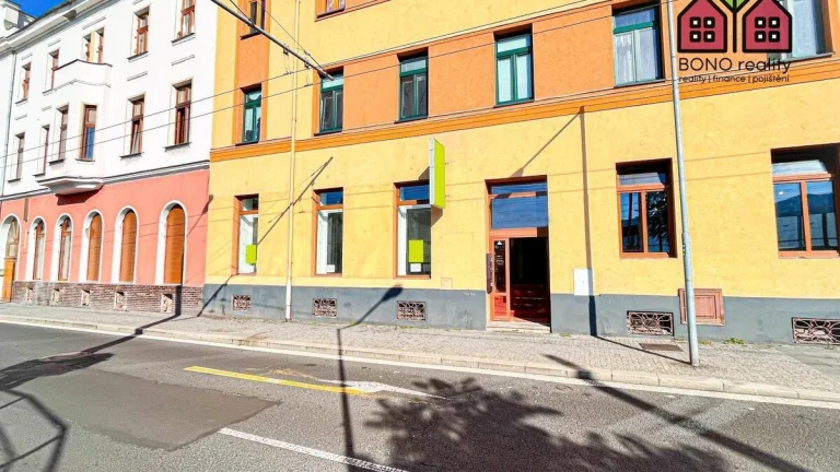 Obchodní prostor, plocha 65 m2, po rekonstrukci, rušná část