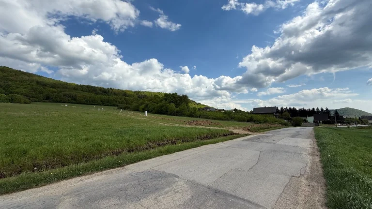 Pozemok 600m2, elektrina na pozemku
