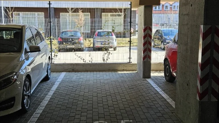 Prenájom - garážové parkovacie miesto, Sadová, Senica