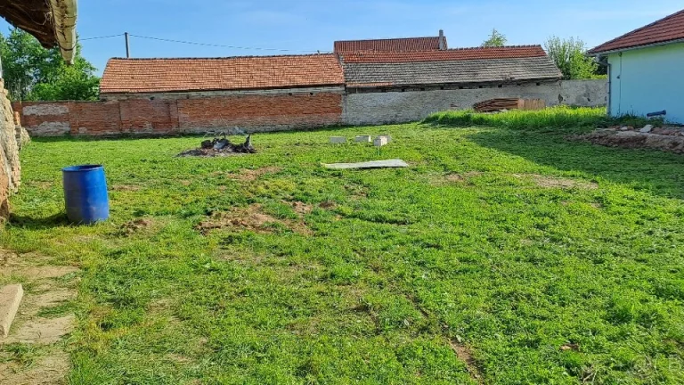 stavební pozemek Zálezlice - Kozárovice 977 m2
