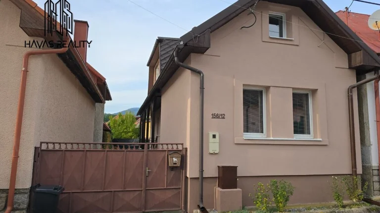 PREDANÉ Na predaj zrekonštruovaný rodinný dom v Brusne