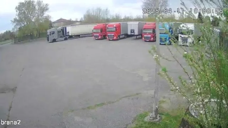 Parkovací místa pro TIR I osobní automobily